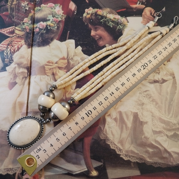 Cream and Silver Pendant Necklace - Picture 5 of 9